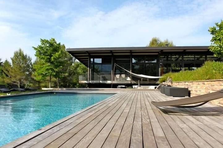 Location de vacances pour 10 personnes, avec jardin à Beaurecueil