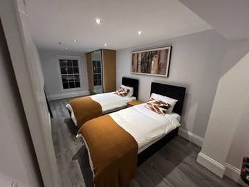 Holiday Letting for 6 People in Bedford, Bedfordshire, Photo 2