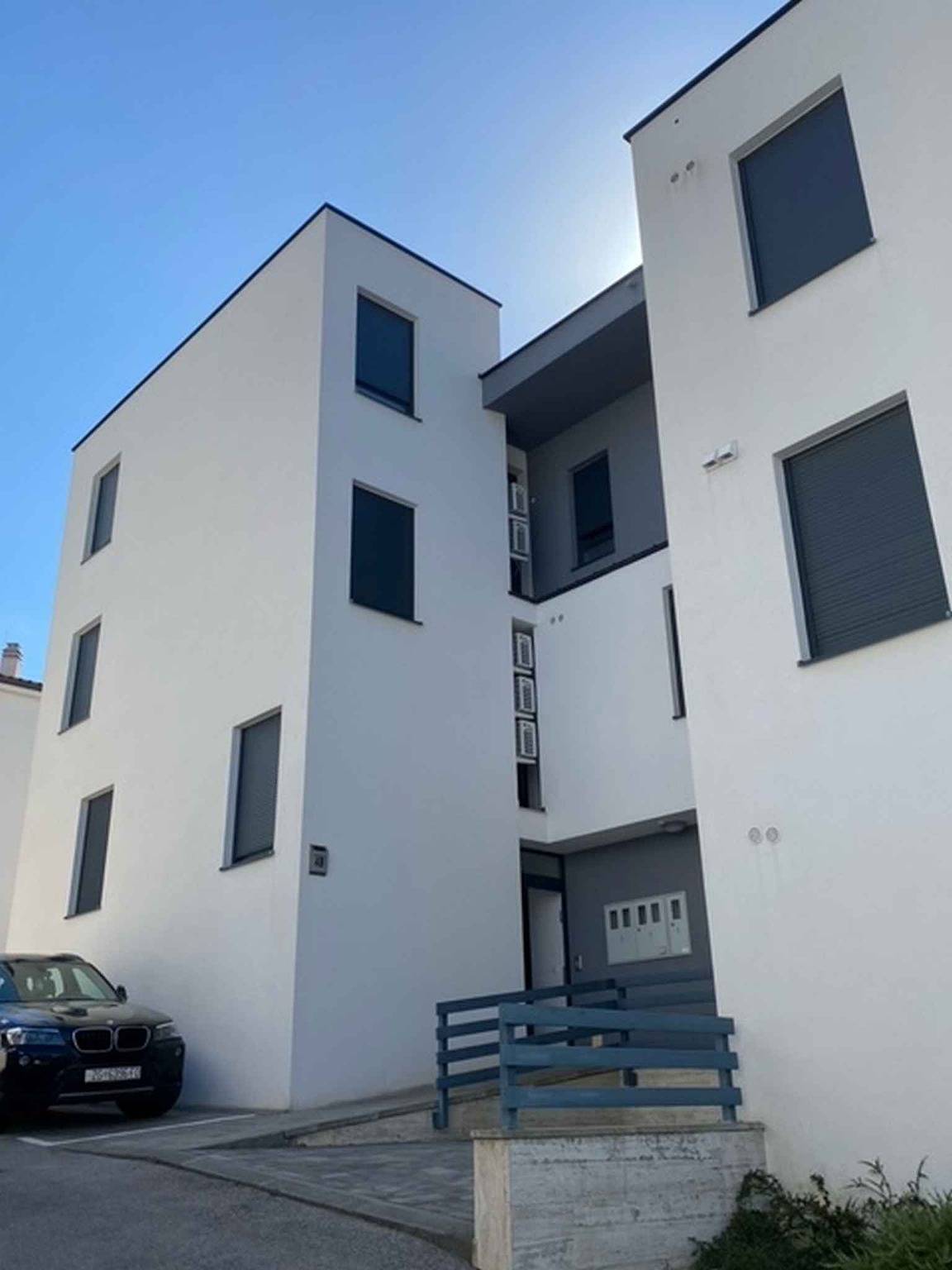 Ganze Ferienwohnung, Ferienwohnung modern eingerichtet mit Meerblick in Njivice, Krk