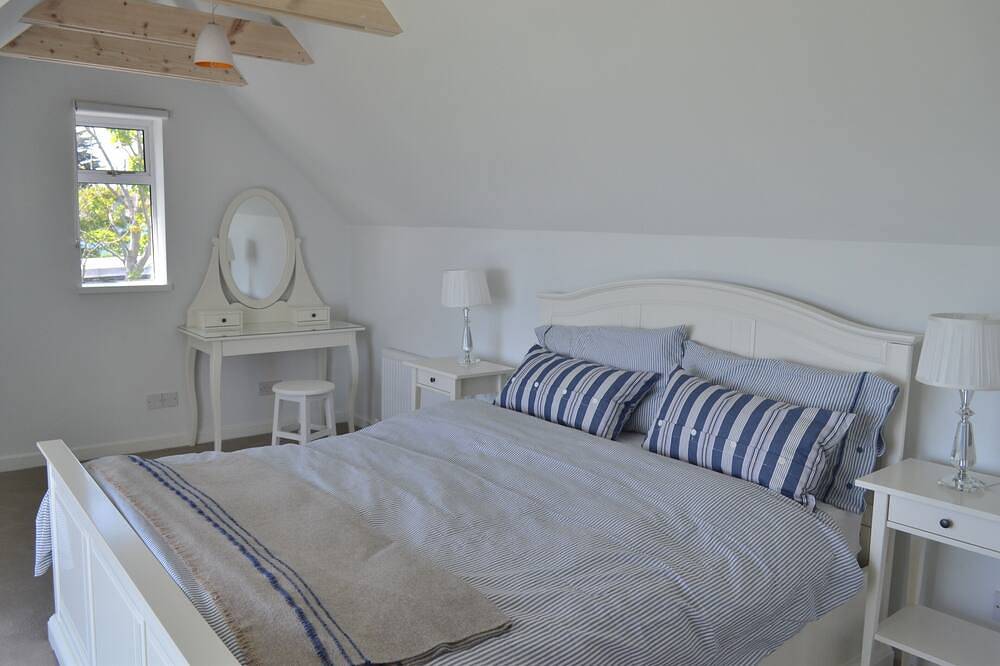 Alluring Wicklow Brittas Beach Cottage, Golf, Sea & Mountain - up to 10 guests in County Wicklow