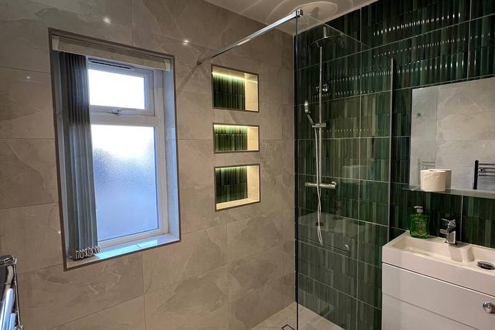 Family/small group-Wifi-Garden-Parking-Sleeps 6 in Staffordshire