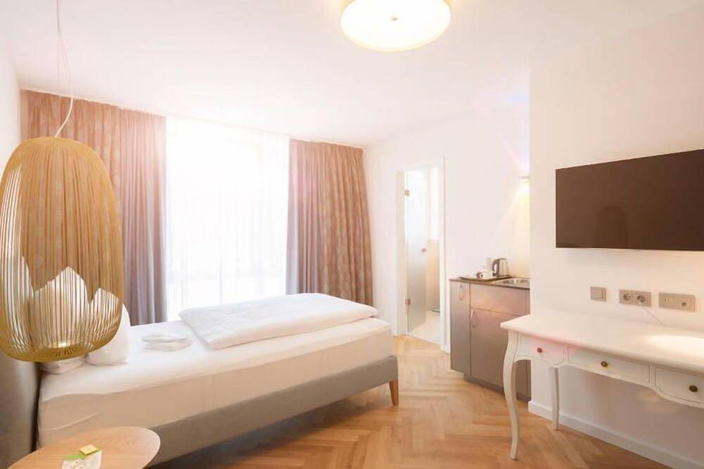 Ganze Wohnung, Einzelzimmer Superior Plus mit Balkon in Wurmlingen, Schwäbische Alb Radweg Region