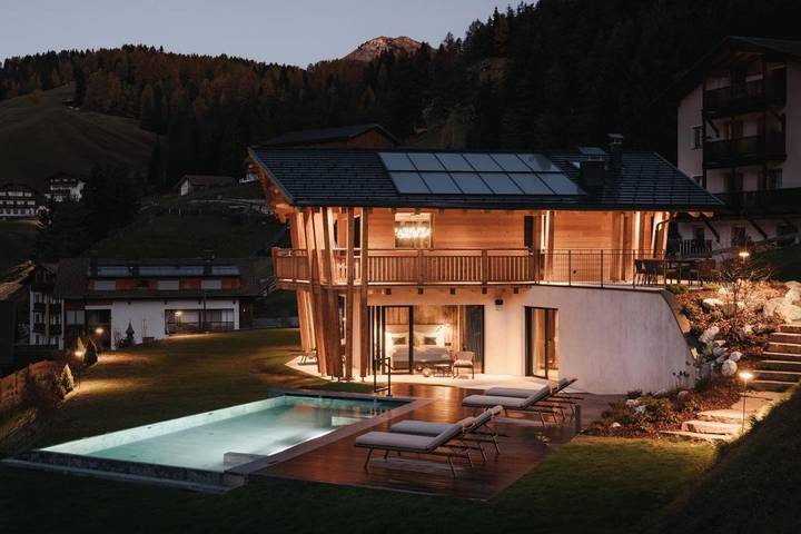 Chalet per 8 persone, con Balcone e Idromassaggio nonché Terrazza e Giardino a Selva di Val Gardena