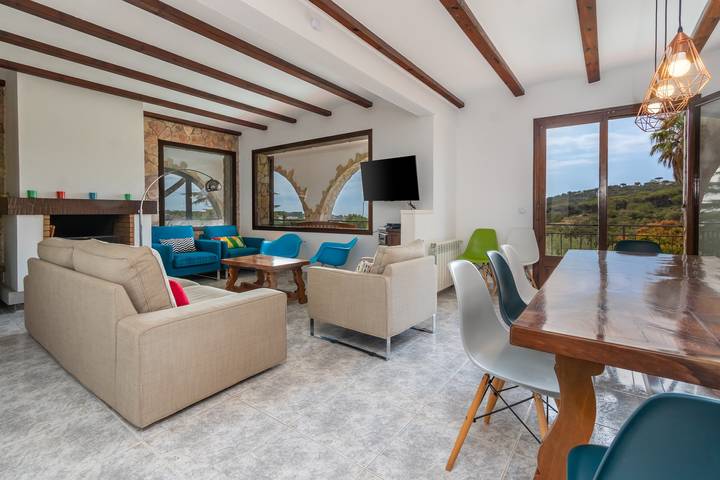 "Villa Amistad" with Mountain View, Private Pool & Wi-Fi in Sant Feliu de Guíxols, Costa Brava