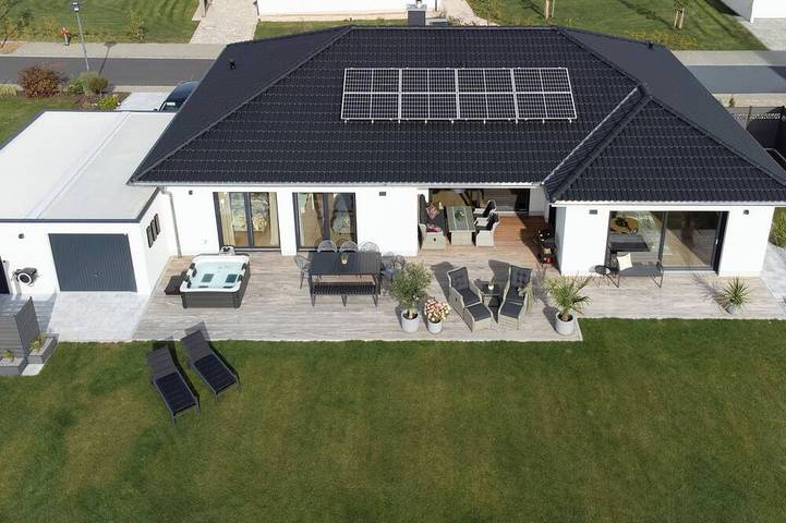 Ferienhaus für 5 Personen, mit Garten und Whirlpool sowie Terrasse - 1