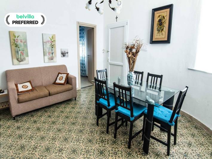 Villa pour 5 personnes, avec terrasse ainsi que jardin et piscine, animaux acceptés à Alcamo