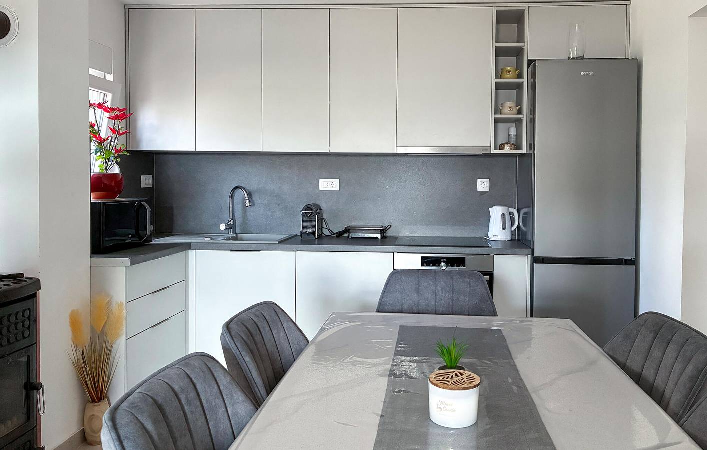 Ganze Ferienwohnung, Gemütliche Ferienwohnung mit Terrasse, WLAN und 2,5 km Entfernung zur Küste in Zadar Stadt, Zadar (Kommun)
