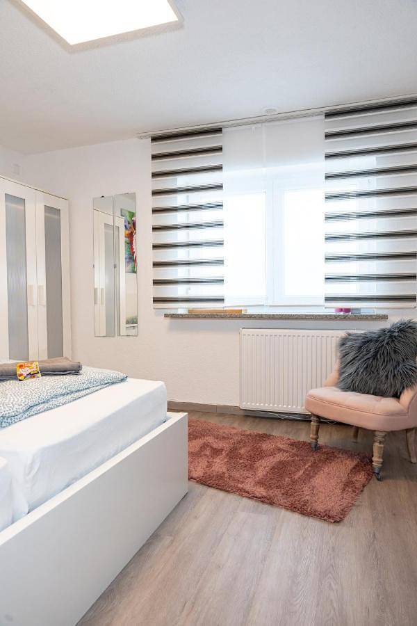 Ganze Ferienwohnung, Double Room with Shared Bathroom in Memmingen, Bayerisch Schwaben