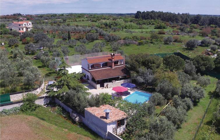 Location de vacances pour 6 personnes, avec terrasse et piscine, animaux acceptés à Vodnjan - 2