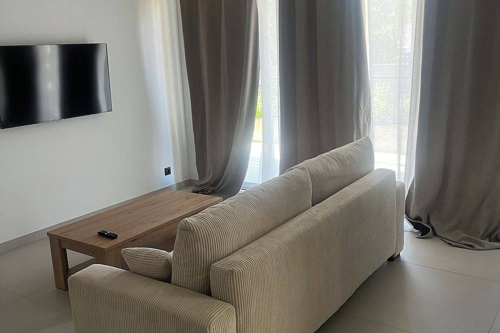 Entire apartment, 2-room luxury apartment in Juvignac, Côte d'Améthyste