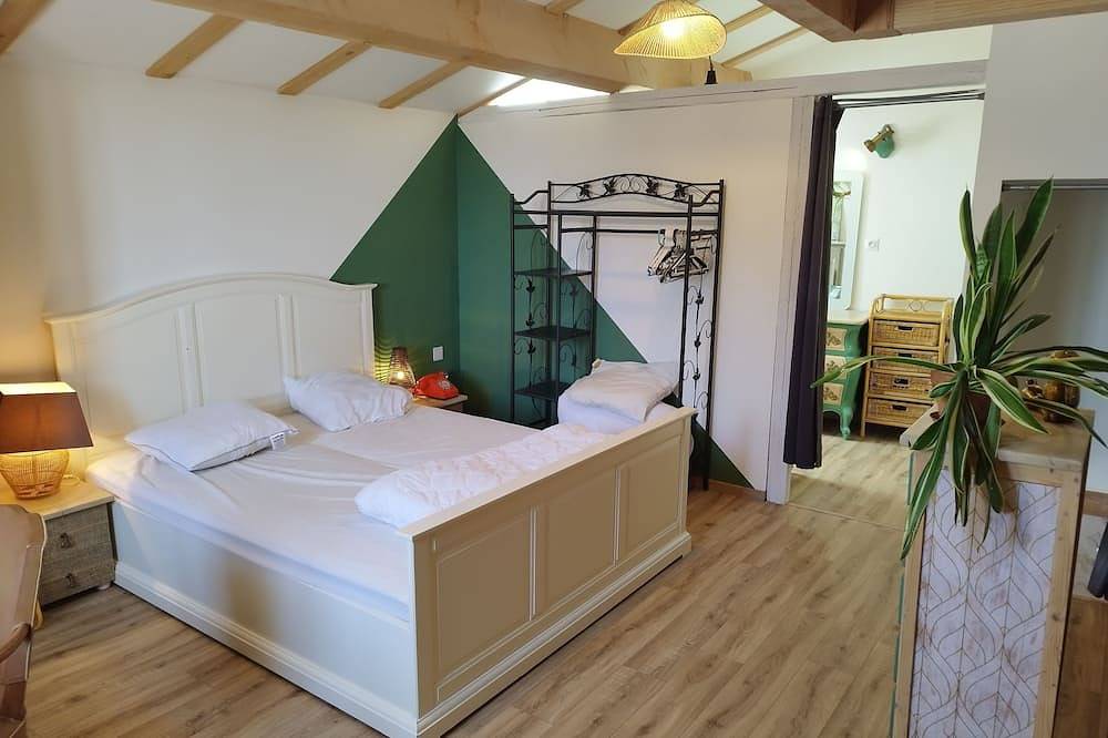 Pretty sunny village house with view and garden in Bourg-Saint-Andéol, Privas