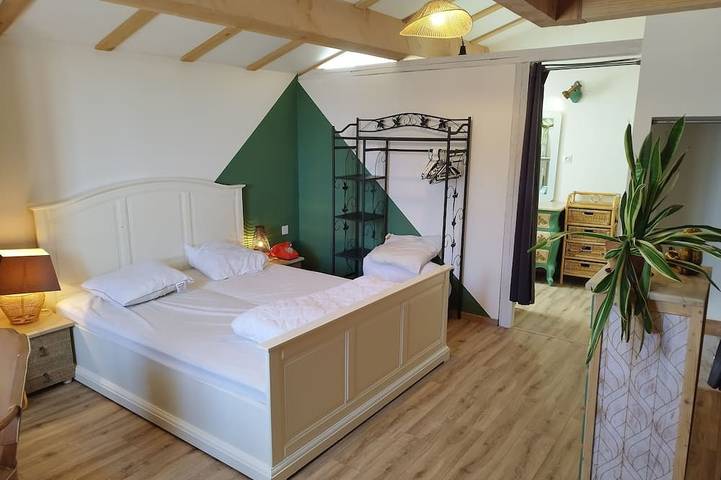 Jolie maison de village ensoleillée avec vue et jardin in Bourg-Saint-Andéol, Privas (arrondissement)