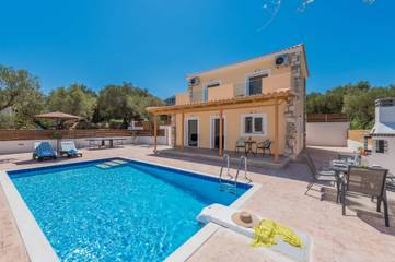 Villa for 6 People in Planos, Zakynthos, Photo 2