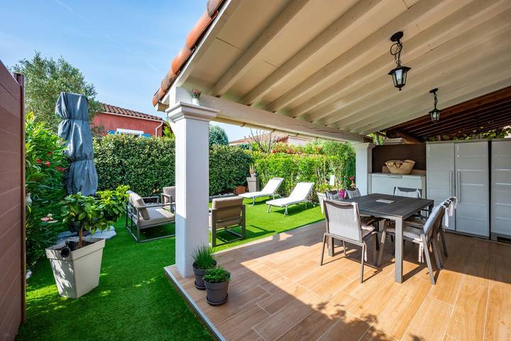 Gîte pour 4 personnes, avec Piscine à Roquebrune-sur-Argens - 2
