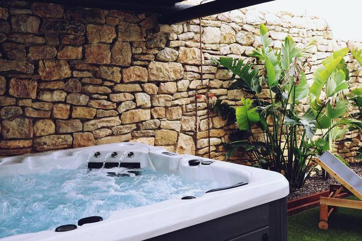 Casa rural para 4 personas, con vistas además de terraza y jardín en Santillana del Mar