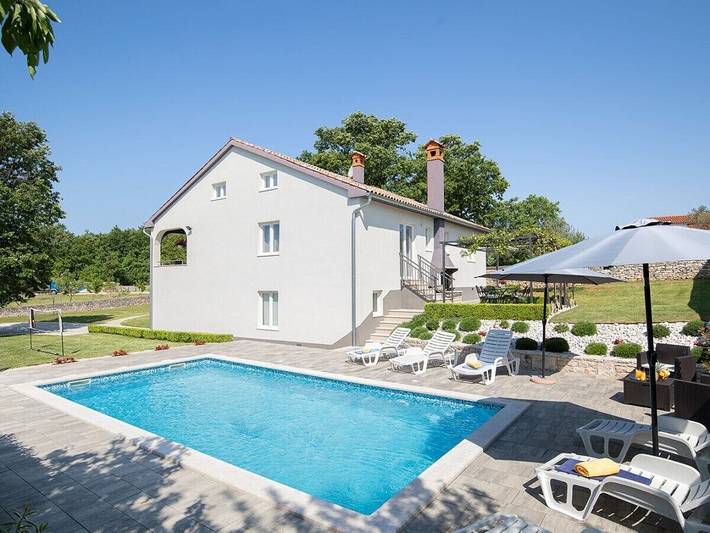 Ferienhaus für 8 Personen, mit Balkon und Terrasse sowie Garten und Pool in Bokordići