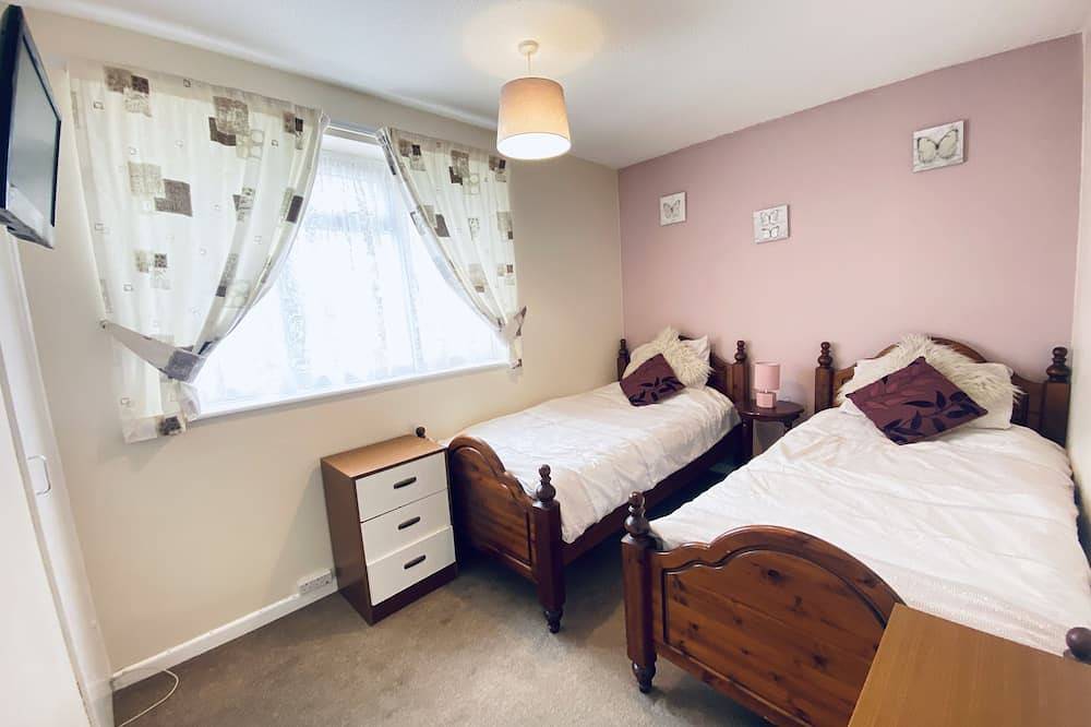 Cosy and Comfortable Holiday Chalet 10 minutes walk to the beach, Norfolk in Hemsby, Great Yarmouth