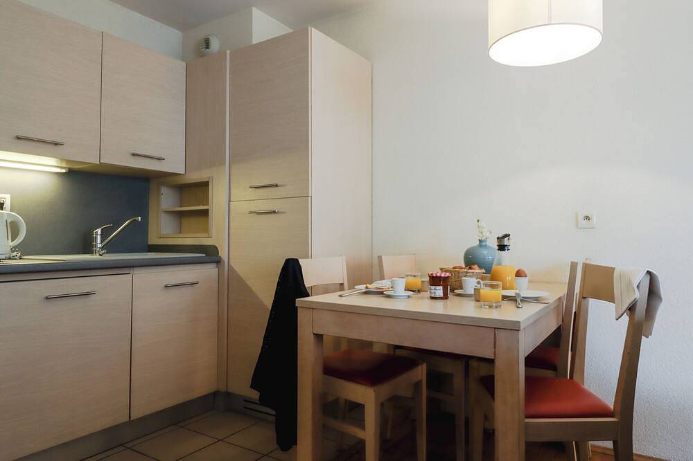 Serene getaway | Explore Lake Divonne & Jura Nature trail | Close to local sites in Divonne-les-Bains, Gex