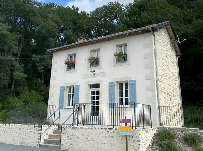 Gîte pour 7 personnes, avec jardin et terrasse dans Montflours
