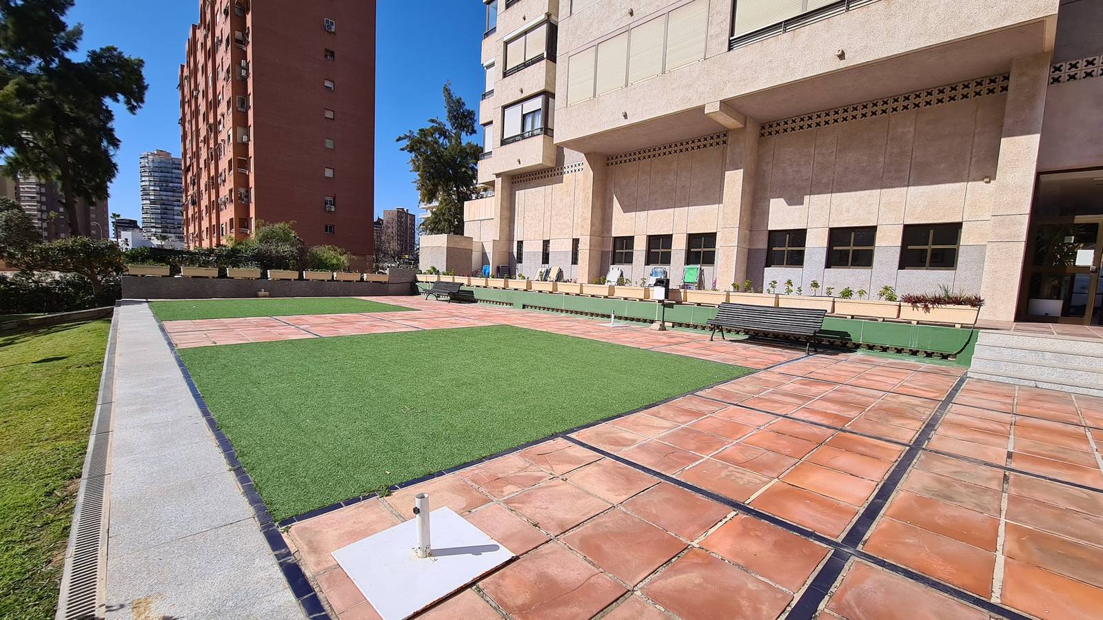 Entire apartment, Holiday apartment for 5 people with garden in Benidorm, Costa Blanca