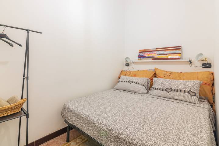 Appartamento intero, Appartamento 'Casa Pepes Centro Ortigia' con Giardino in Comune, Wi-Fi e Aria Condizionata in Spiaggetta di Cala Rossa, Siracusa