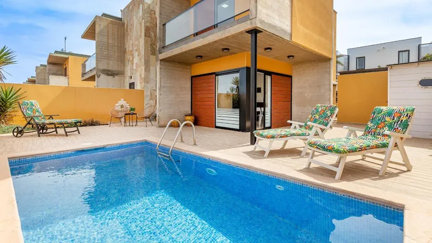 Ferienhaus für 7 Personen, mit Ausblick und Pool sowie Terrasse - 1