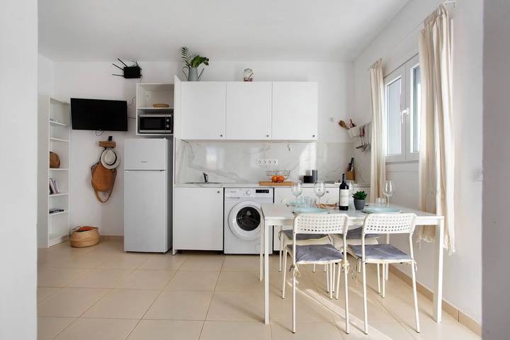 Entire apartment, Holiday Apartment 'Casa Tomás B' with Sea View, Shared Pool and Wi-Fi in Villaverde, La Oliva
