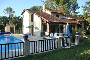 Gîte pour 6 personnes, avec terrasse et jardin dans Beaumontois en Périgord