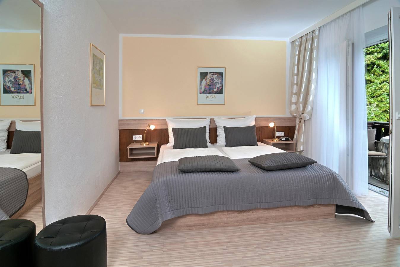 Doppelbettzimmer mit Balkon in Karavanke in Pohorje, Villach