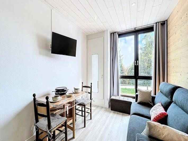 Gîte pour 2 personnes, avec piscine, adapté aux familles dans Le Corbier - 2