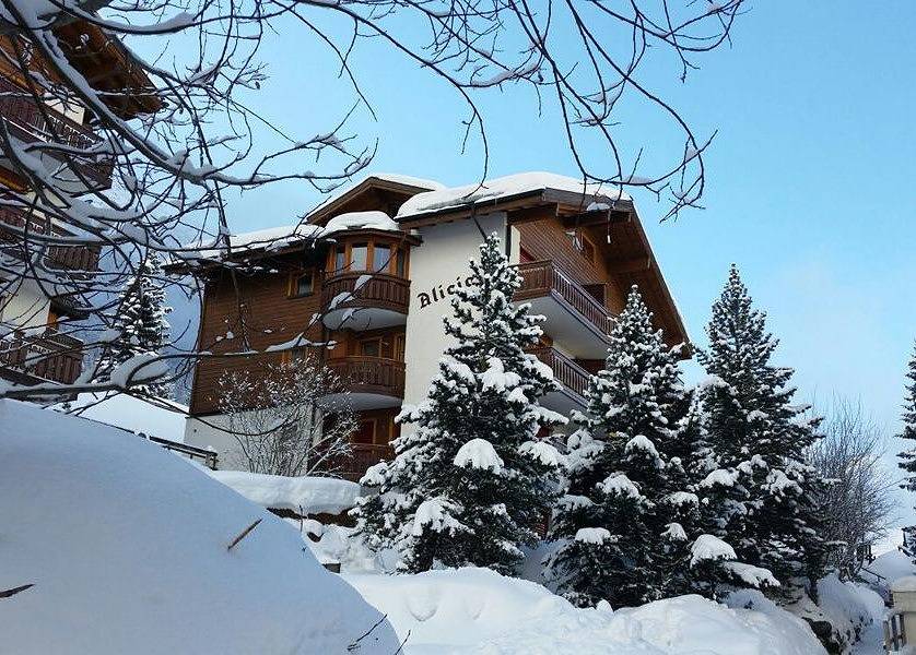 Geheel vakantieappartement, Vakantieappartement voor 6 personen met tuin in Grächen, Walliser Alpen
