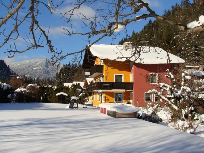 Ferienwohnung für 10 Personen, mit Ausblick und Garten sowie Pool - 1