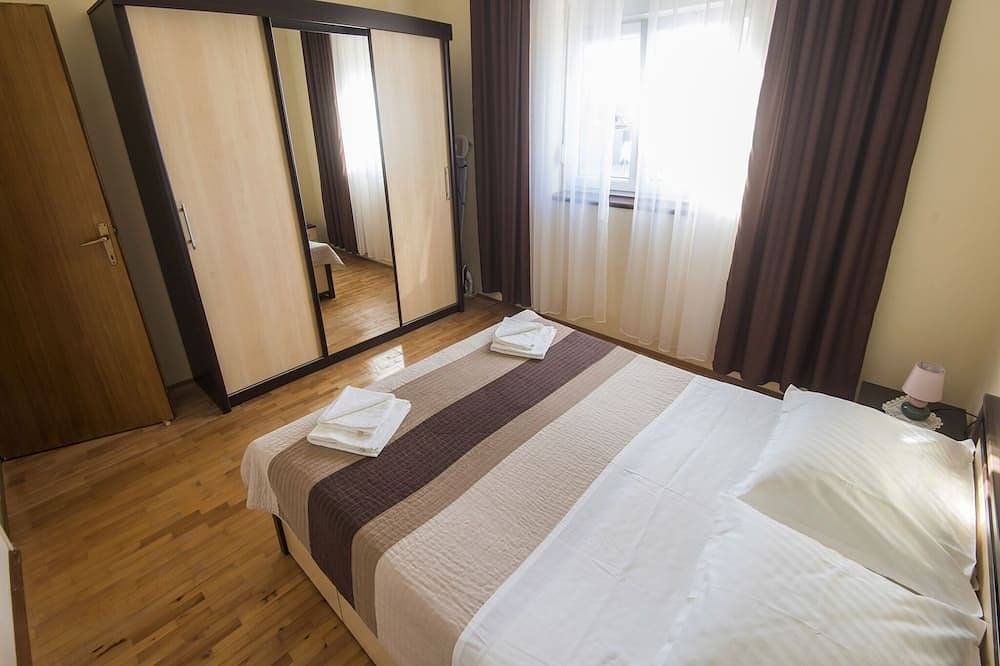 Vakantiehuis bij Zadar met privézwembad in Posedarje, Zadar