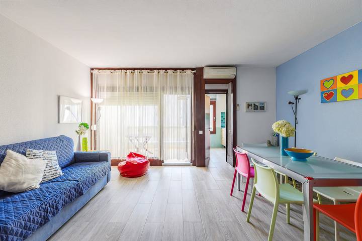 Entire apartment, Apartment 'Tróia Dreams' with Private Terrace, Shared Garden and Air Conditioning in Praia Tróia Mar, Carvalhal