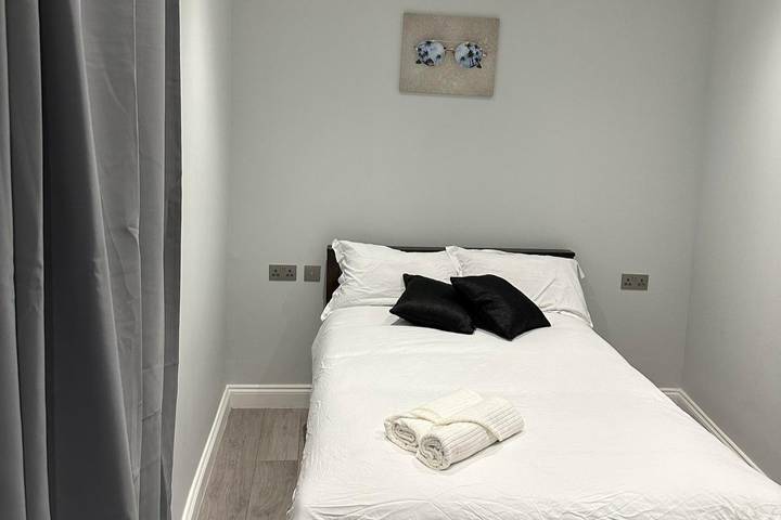 Holiday apartment for 2 people, with pets in Ealing