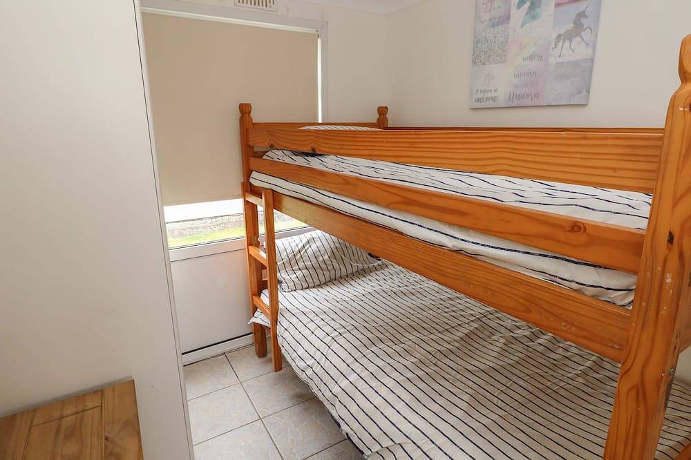 Shipwreck Chalet, pet friendly, country holiday cottage in Kidwelly in Carmarthenshire