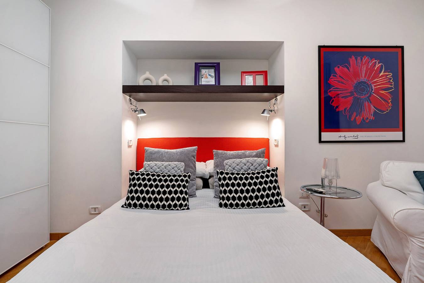 Entire apartment, Apartment 'Incantevole Dimora In Zona Chiaia' with Balcony, Wi-Fi and Air Conditioning in Naples, Naples Province