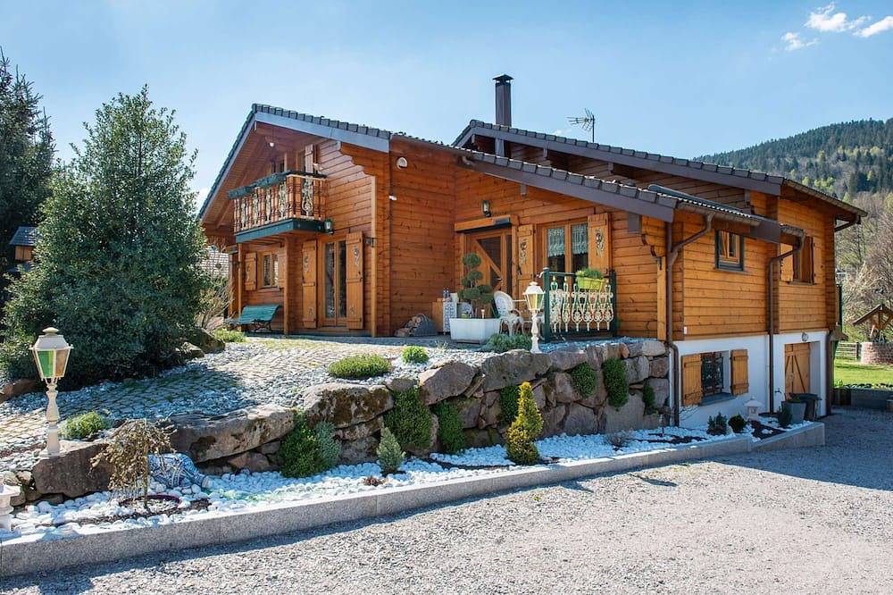 Chalet familial  « La Revoyotte », sauna et jardin in Le Ménil, Parc naturel régional des Ballons des Vosges