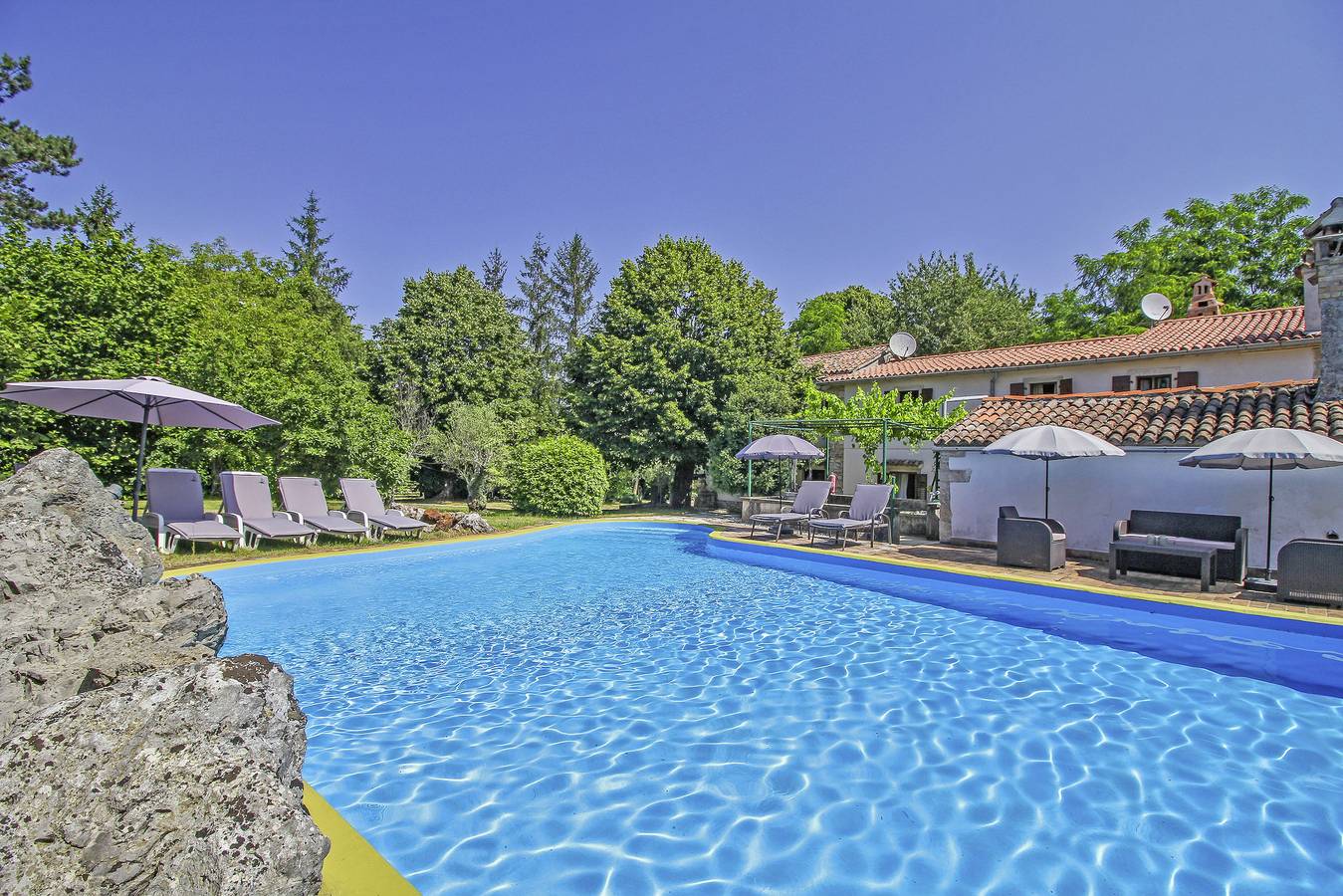 Holiday house Filip * large plot with garden, private pool, free Wifi in Istria