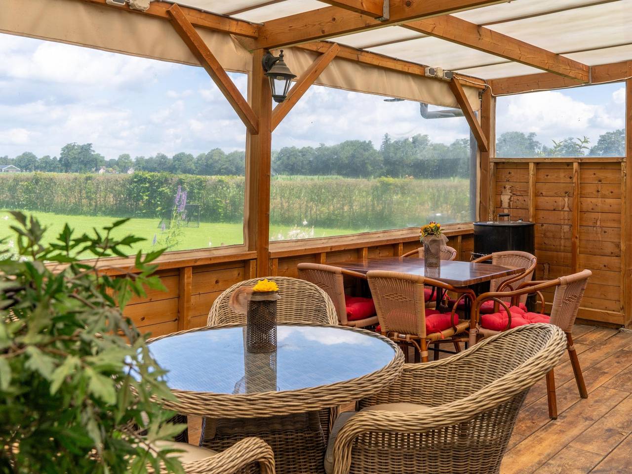 Familie vakantiehuis met grote serre en uitzicht in Hellendoorn, Sallandse Heuvelrug