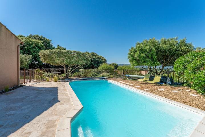 Location de vacances pour 6 personnes, avec jardin à Eyragues