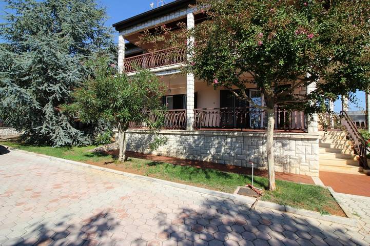 Ferienwohnung für 7 Personen, mit Terrasse und Pool in Porec und Umgebung - 3