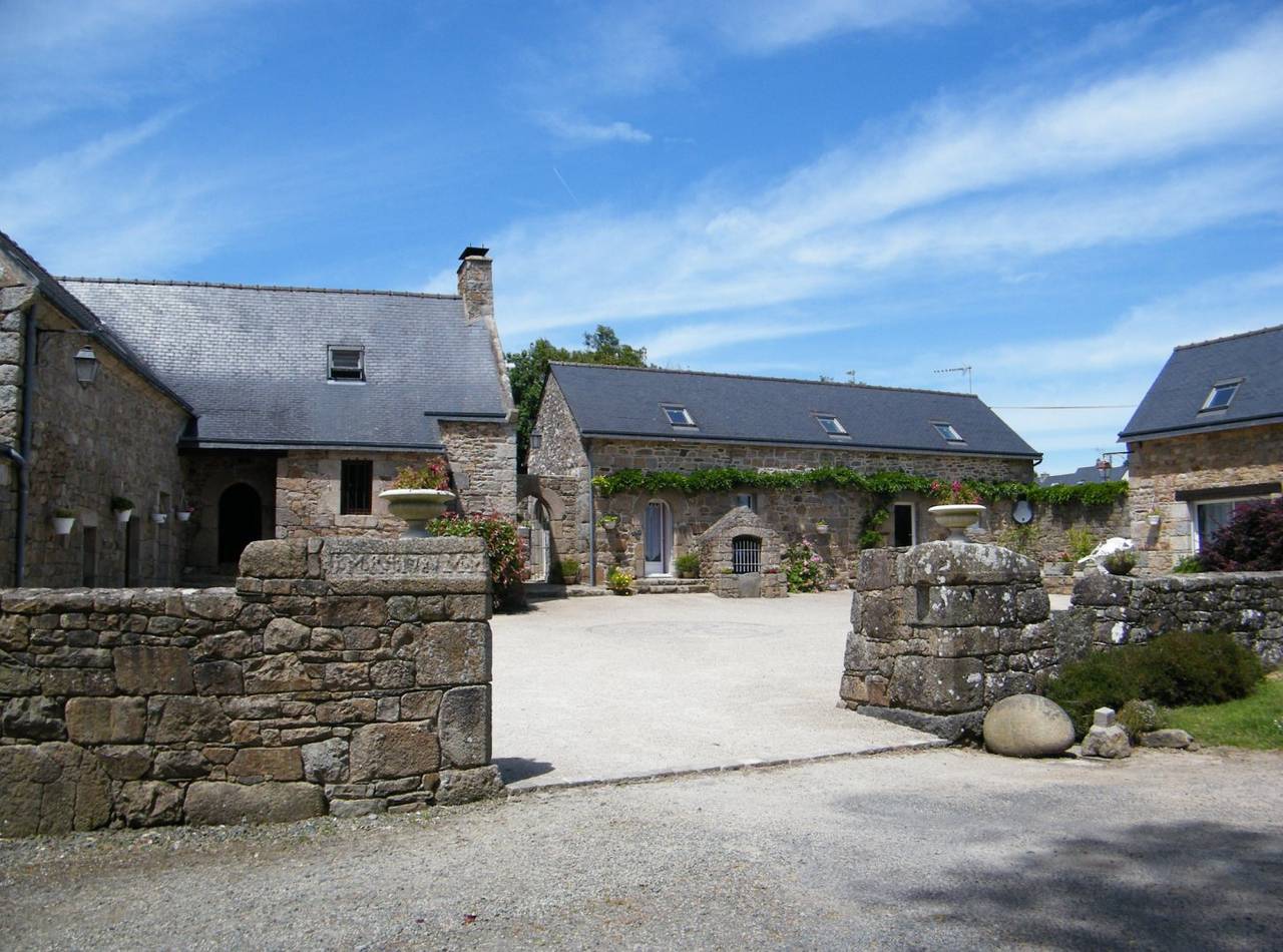 Gîte rural avec piscine proche de Perros-Guirec in Ploumilliau, Ceinture Dorée