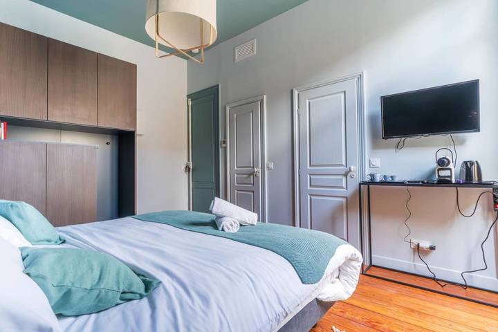 Apartamento vacacional entero, Chambre Tanjia, balcón privado y clima in Burdeos, Región de Burdeos