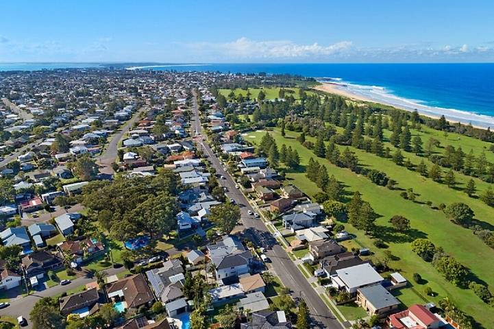 Holiday rental for 12 people, with garden and balcony in Australia