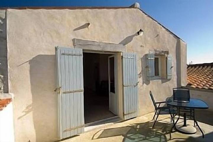 Location de vacances pour 4 personnes, avec terrasse et jardin à La Benâte