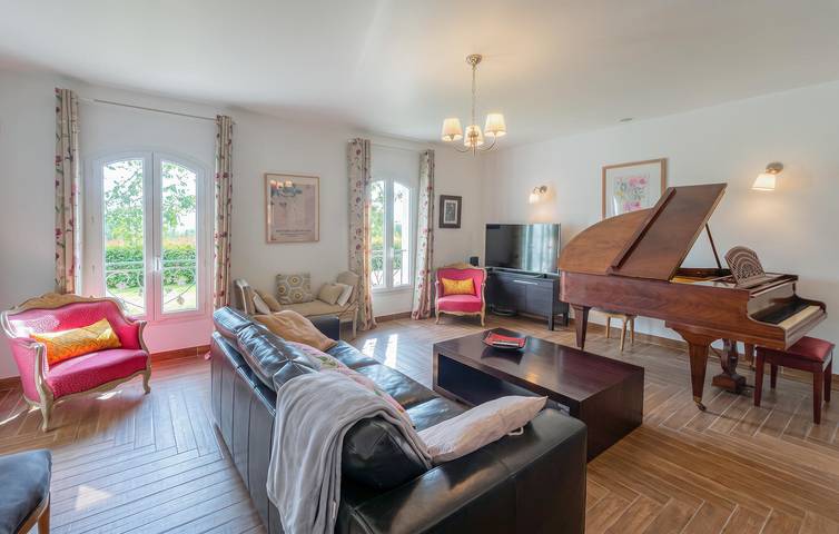 Spacieux appartement de 200 m² avec piscine, à proximité de la rivière Le Gabre in Seillans, Région de Draguignan