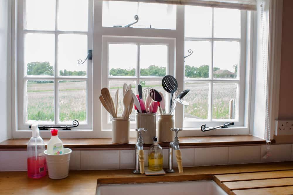 Blick auf offenes Ackerland, ideal zur Erkundung der Küste von Suffolk in Suffolk