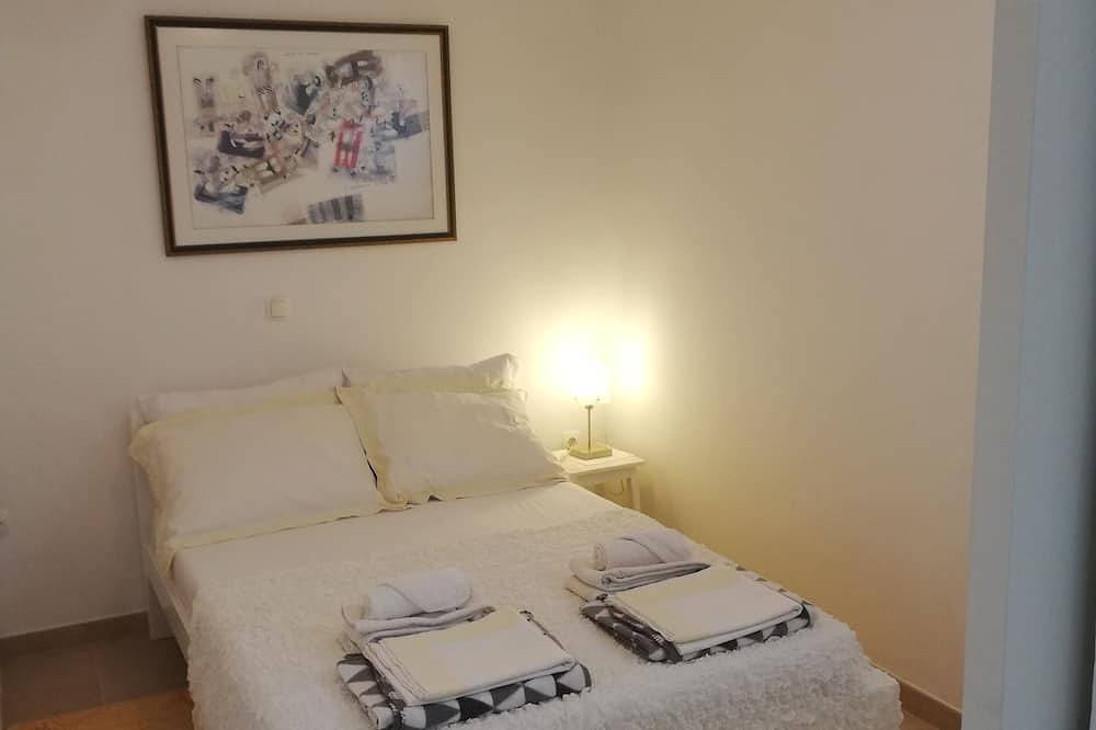 Ganze Wohnung, Apartment Olly direkt am Meer große Terrasse mit Grill 4 Sonnenliegen und Garten in Klek, Dubrovnik-Neretva