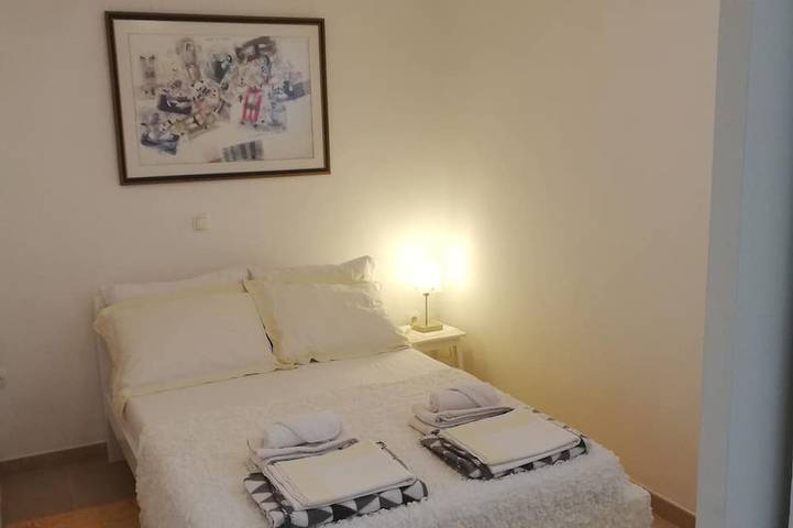 Ganze Wohnung, Apartment Olly direkt am Meer große Terrasse mit Grill 4 Sonnenliegen und Garten in Klek, Dubrovnik-Neretva